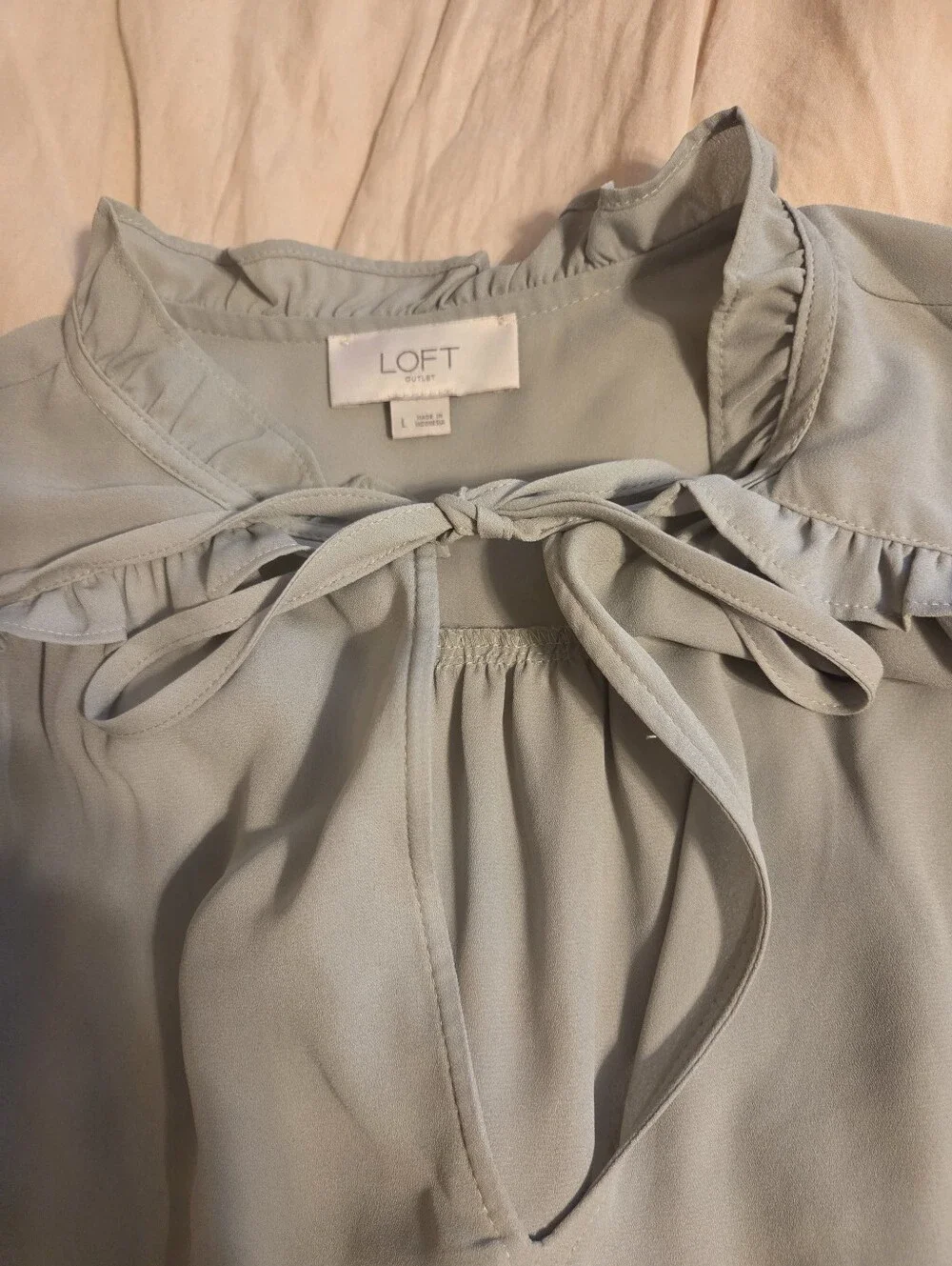 LOFT Sage Green Tie-Neck Blouse Excellent Large